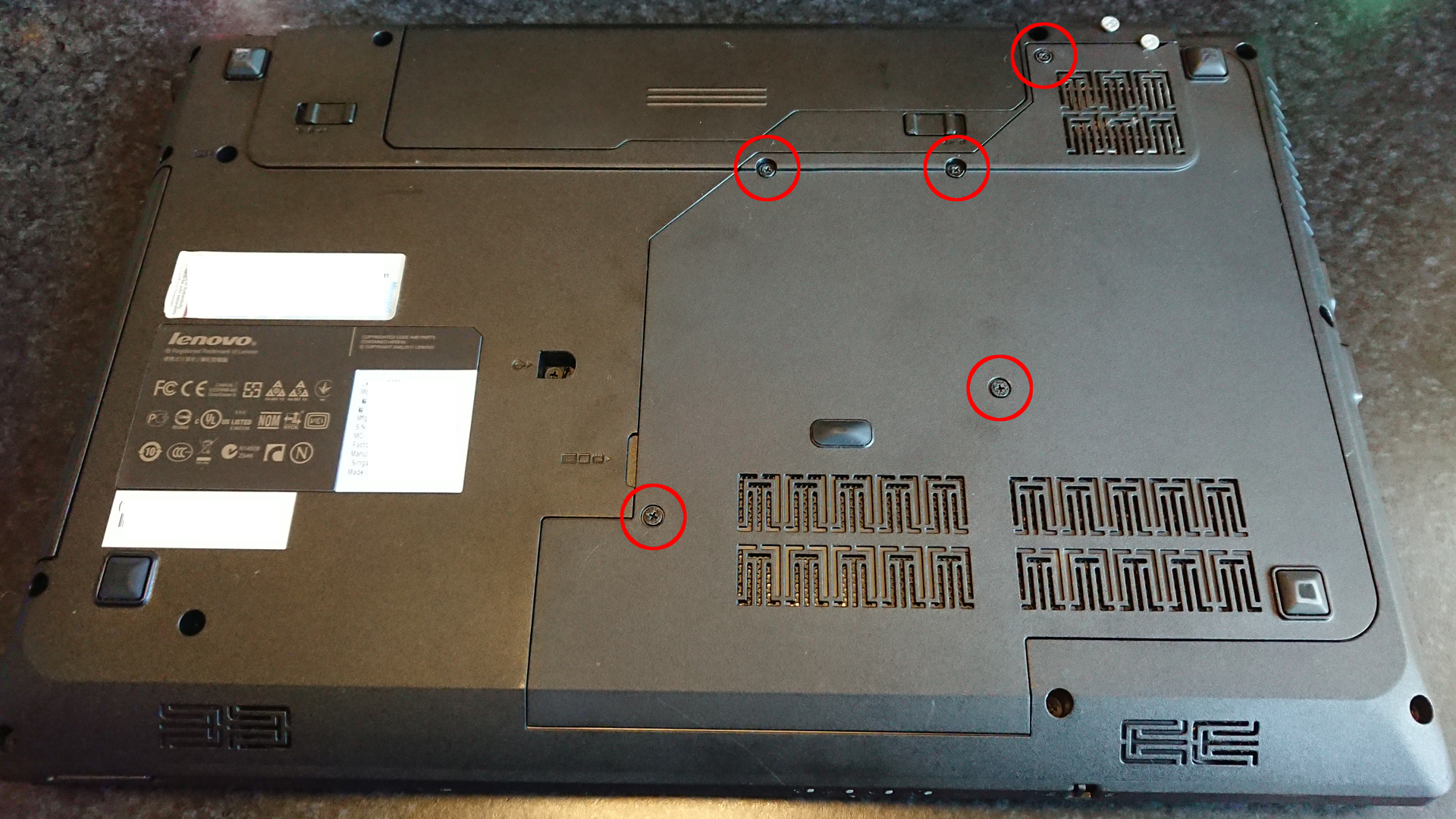 レノボg570 ノートパソコンのヒンジ修理補強 自分で簡単に直せます ベロデテルは思った